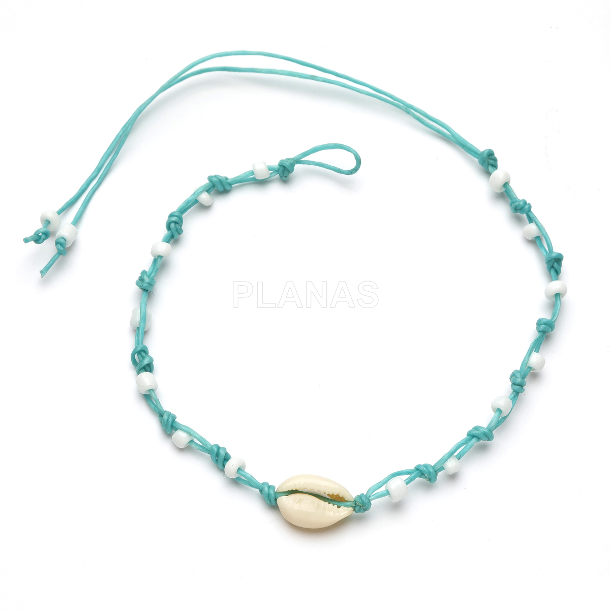 Pulseiras ou tornozeleiras com conchas e fio encerado resistente à água.