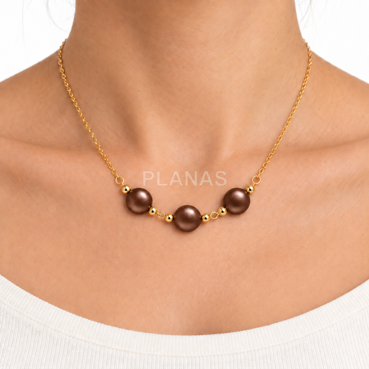 Colar em prata de lei e banhado a ouro com uma pérola swarovski de 12 mm.