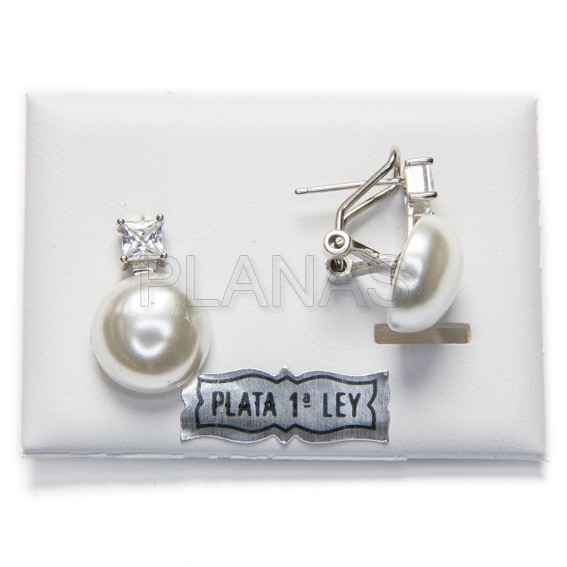 Sterling silver earrings and pearl sintetica with square zirconia.