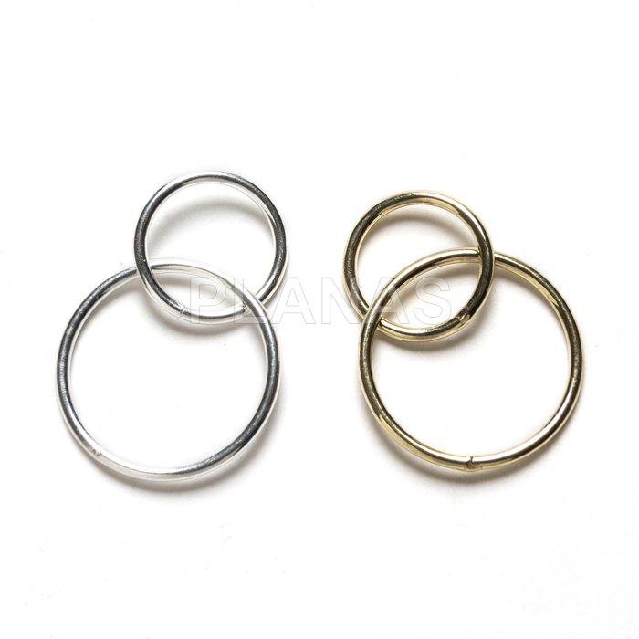 Anéis soldados em prata lei.