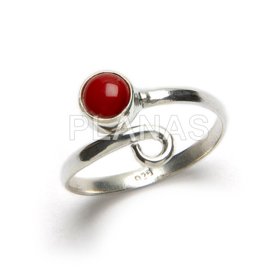 Ring in sterling silver and natural coral.