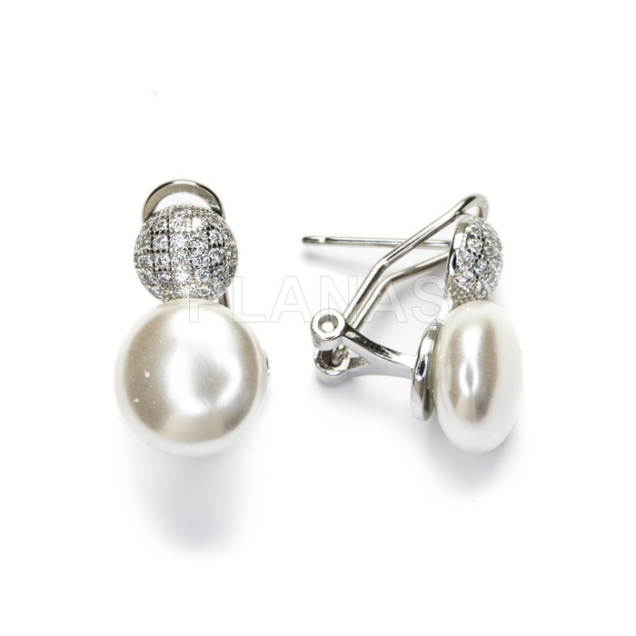 Earrings in sterling silver and cultured pearl with zircons.