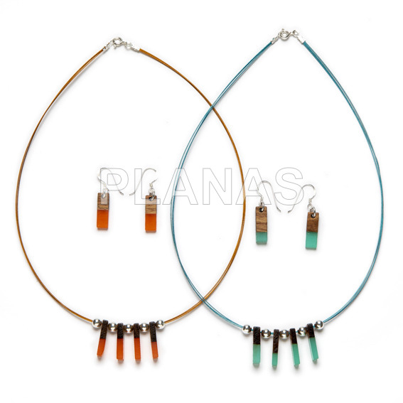 Set of necklace and earrings in sterling silver and piece in wood and resin.