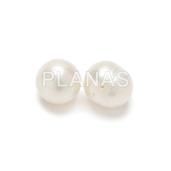 Freshwater cultured pearl. 11mm. white color.