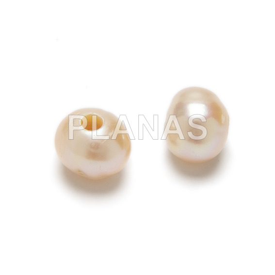 Freshwater cultured pearl. 10mm. cream color.
