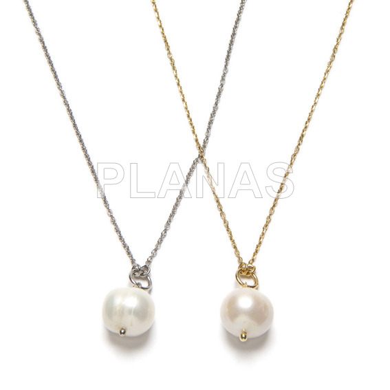 Necklace in sterling silver with cultured pearl.