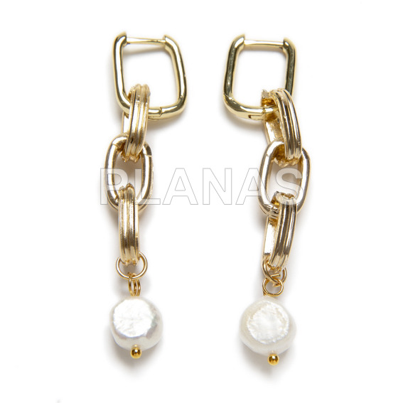 Brass and gold plated earrings with cultured pearl.