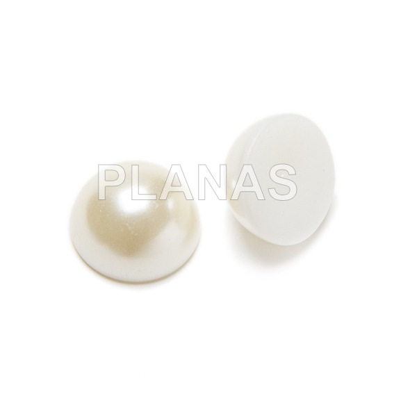 Round cabochon in synthetic pearl. 14mm.