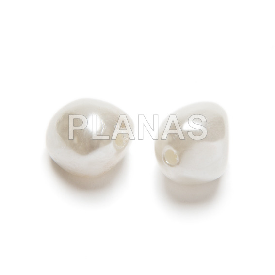 Synthetic pearl. 14x13mm.