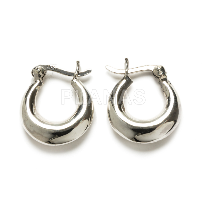 Aros em prata de lei banhados a ródio.