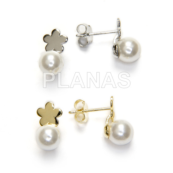 Earrings in rhodium plated sterling silver with 6mm pearl. flower.