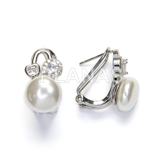 Tuyyo in rhodium-plated sterling silver with 10mm cultured pearl and zirconia.