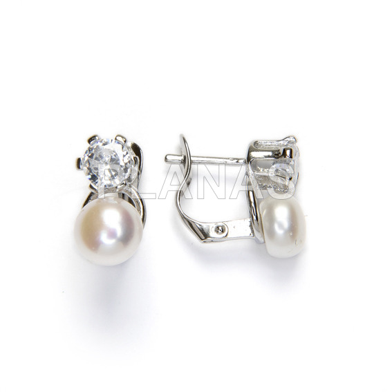 Tuyyo in rhodium-plated sterling silver with 7mm cultured pearl and zirconia.