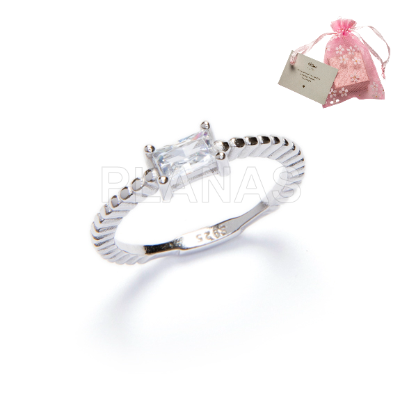 Anel em prata de lei com banho de ródio e zircônias brancas.