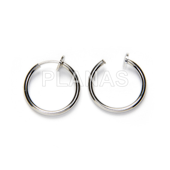 Stainless steel rings with return closure.