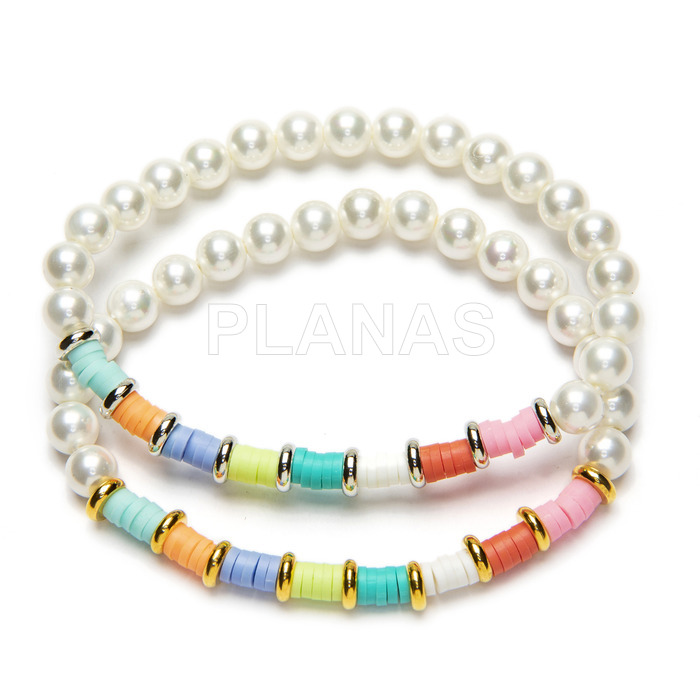 Elastic bracelet with 4mm clay beads, brass donuts and 6mm synthetic pearl.