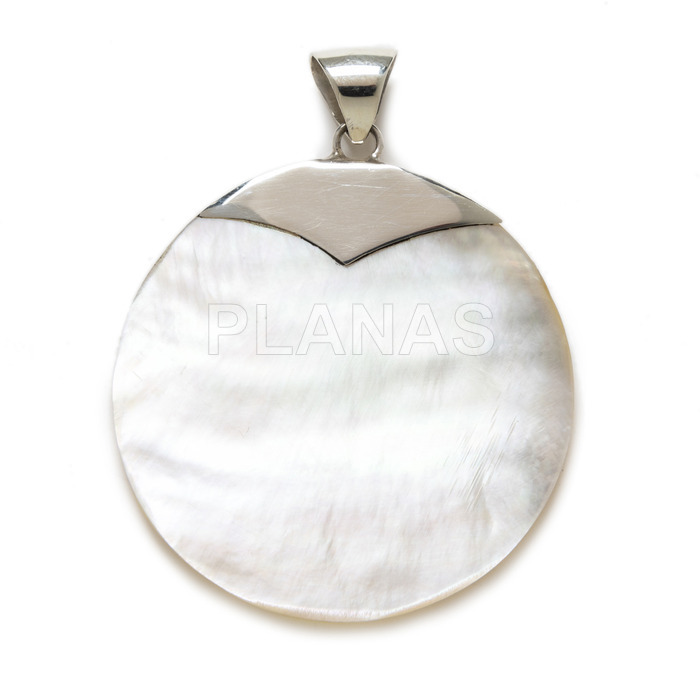 Pendant in sterling silver and mother of pearl.
