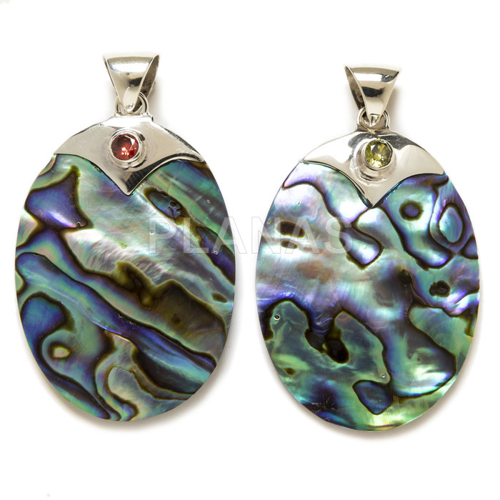 Pendant in sterling silver and abalone.