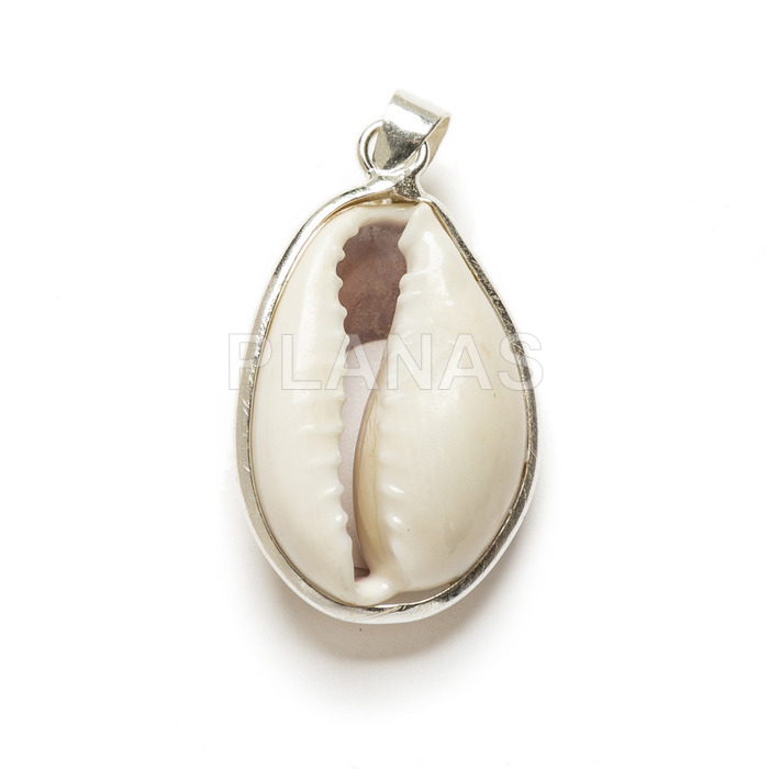 Sterling silver pendant. shell.