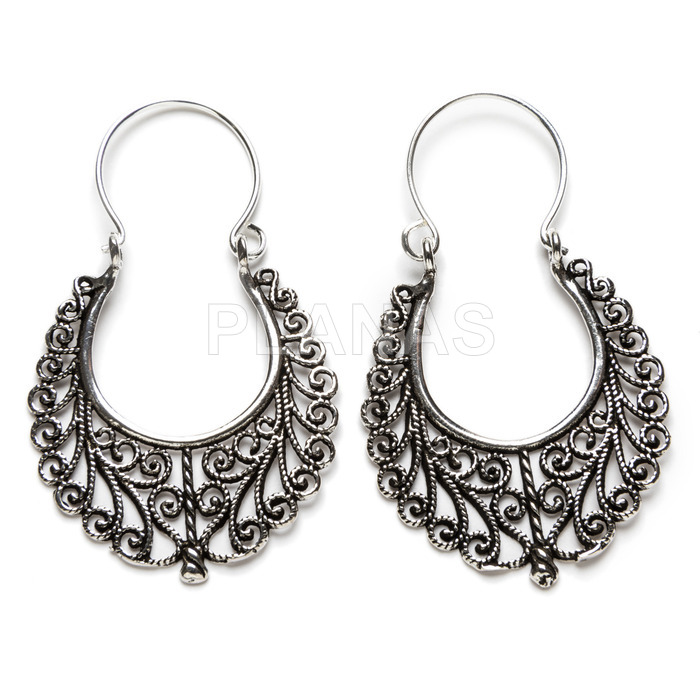 Openwork earrings in sterling silver.