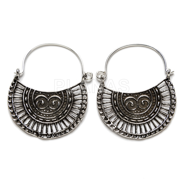 Openwork earrings in sterling silver.