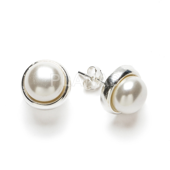 Sterling silver earrings with synthetic pearl.