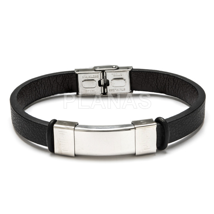 Pu leather and stainless steel bracelet.