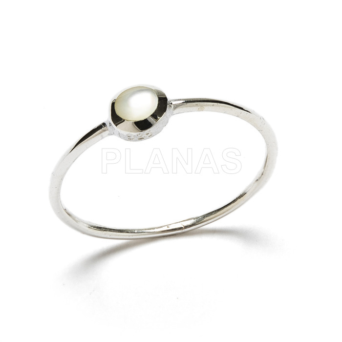 Ring in sterling silver and mother of pearl. circle.