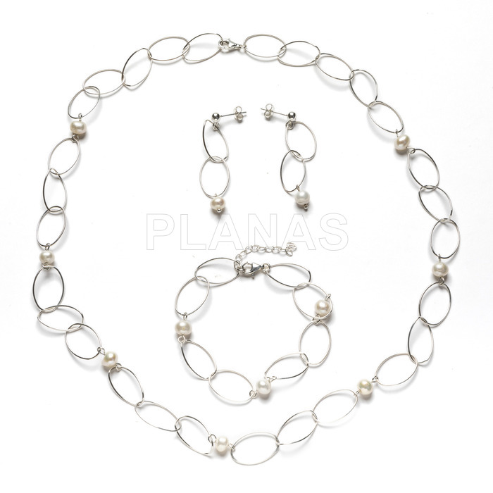 Set of necklace, bracelet and earrings in sterling silver and cultured pearl.