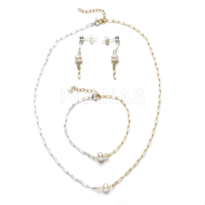 Set of necklace, bracelet and earrings in sterling silver and cultured pearl.