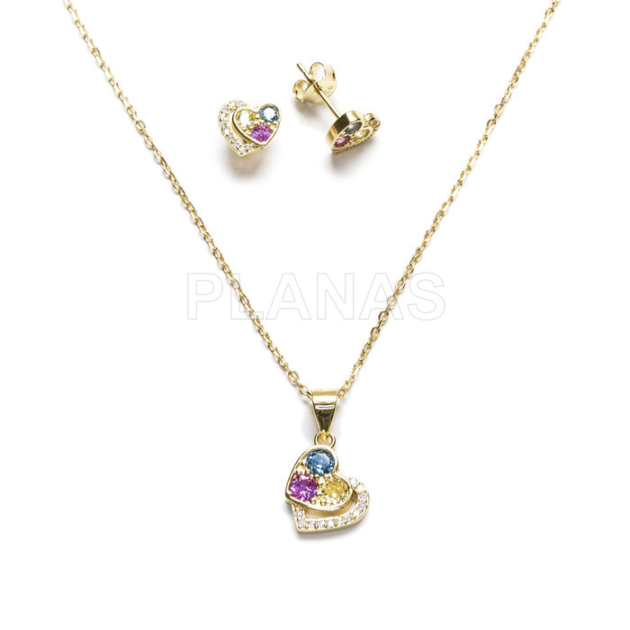 Conjunto em prata esterlina banhado a ródio com zircônias coloridas, brincos e pingente.