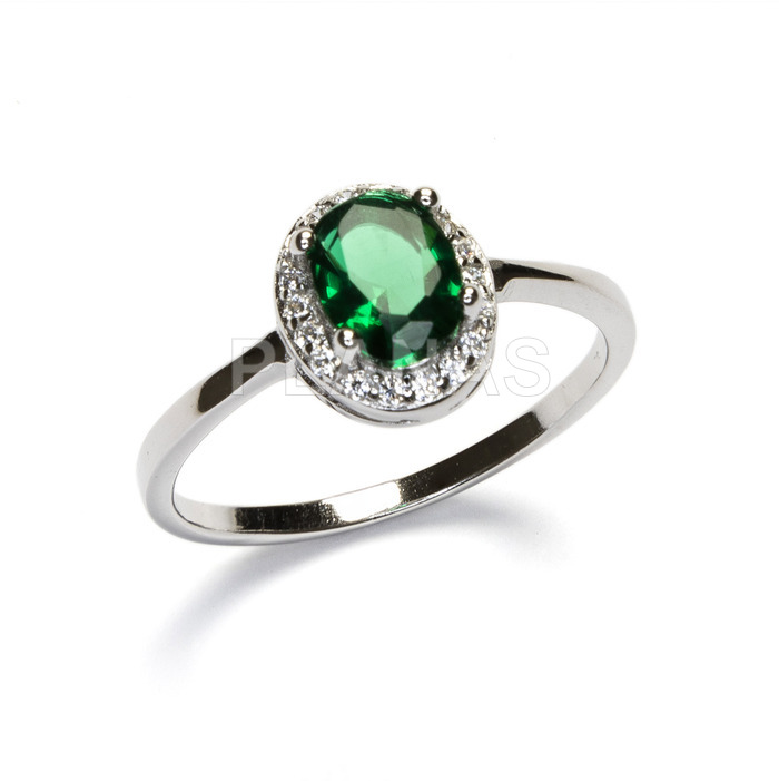 Ring in rhodium plated sterling silver and zirconia in emerald.