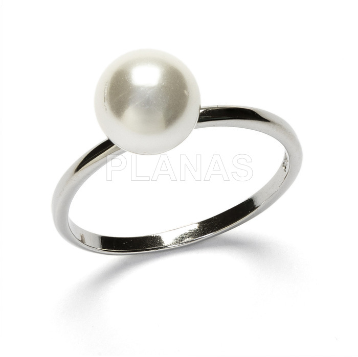 Ring in rhodium-plated sterling silver and 7mm nacreous pearl.