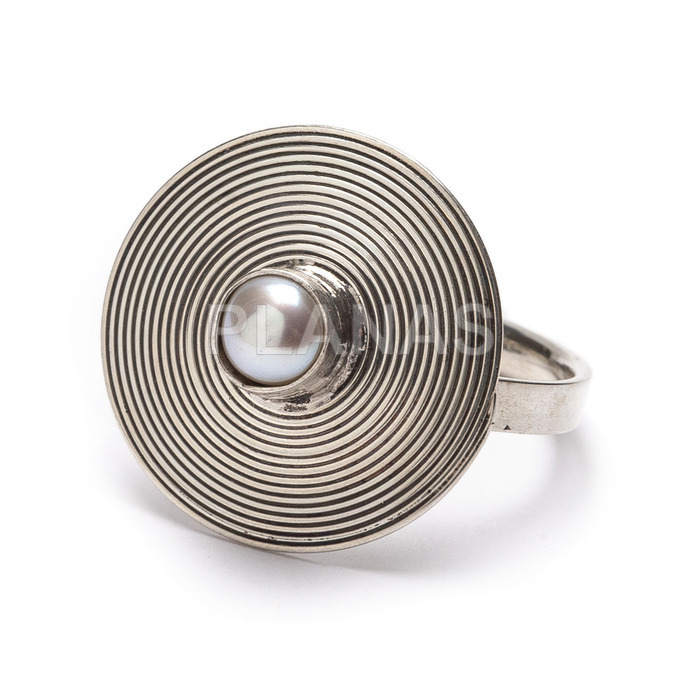 Ring in sterling silver and pearl. one size.