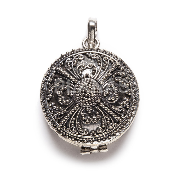 Chest of wishes in sterling silver.