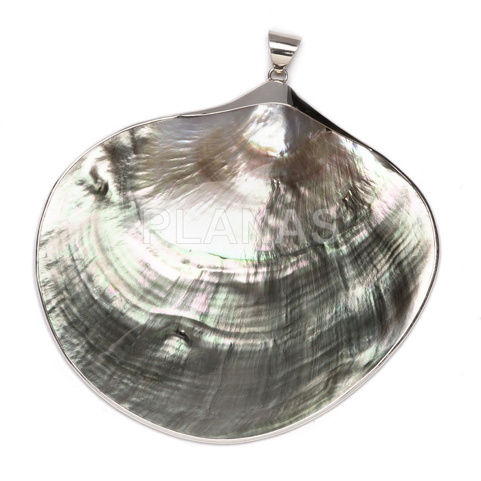 Pendant in sterling silver and nacre. shell.