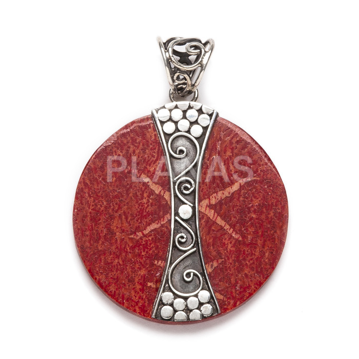 Pendant in sterling silver and coral.