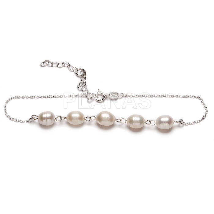 Anklet in sterling silver and cultured pearls.
