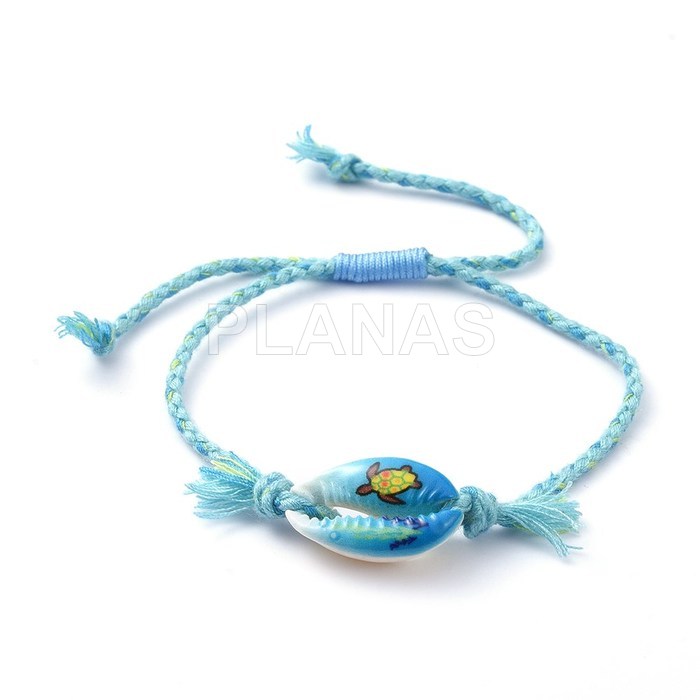 Bracelet with sliding knot and shell.