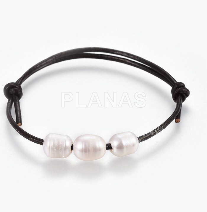 Leather and cultured pearl bracelet.