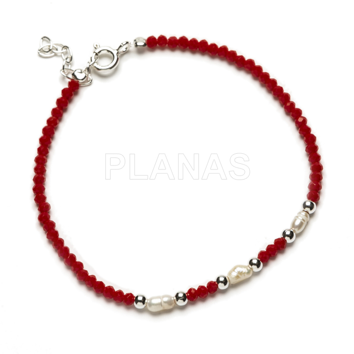 Bracelet in sterling silver and red seed beads with cultured pearls.