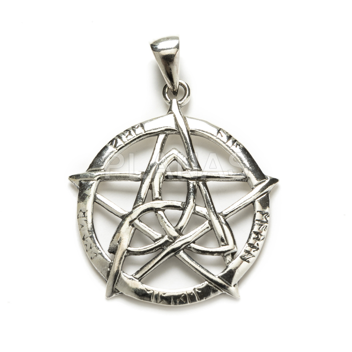 Pendant in sterling silver.