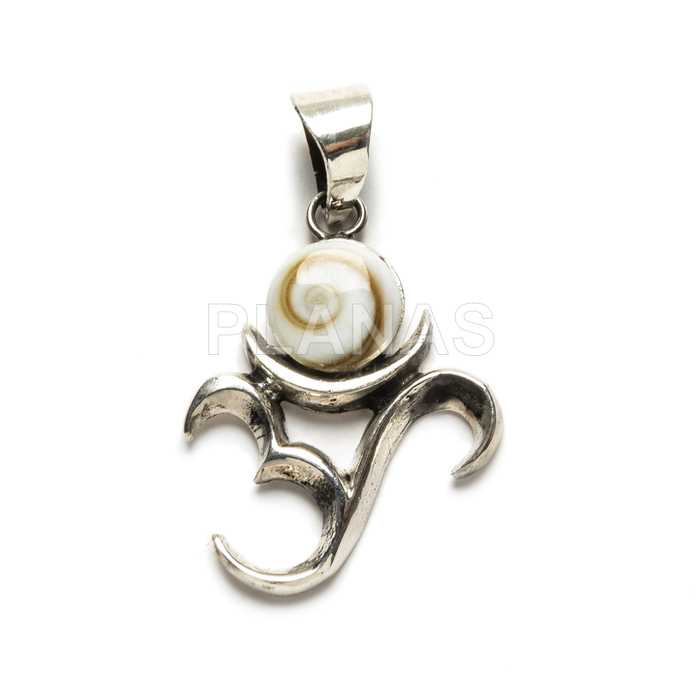 Pendant in sterling silver and chiva. omg.