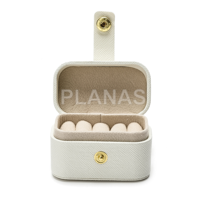 Portable travel case for your jewelry. white color.