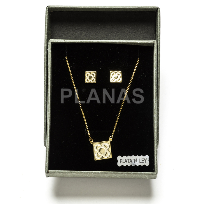 Set in sterling silver and gold plating. panot.