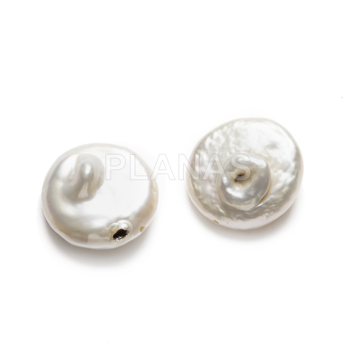 Flat freshwater cultured pearl, 16mm.