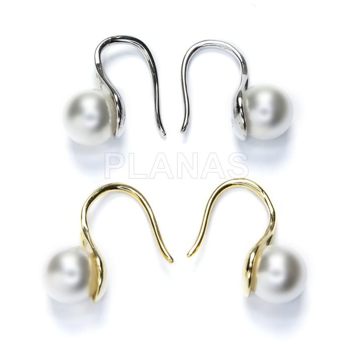 Rhodium-plated sterling silver earrings with 8mm shell pearl.