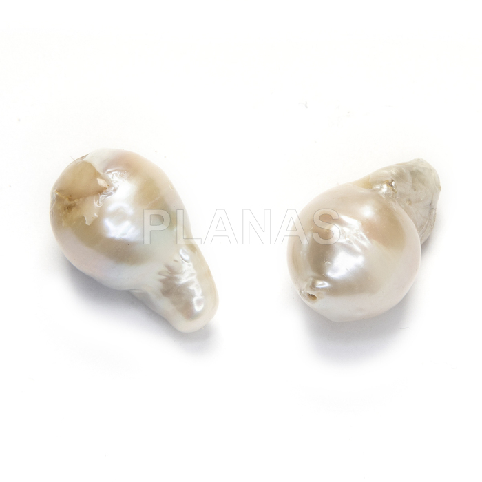 Freshwater cultured pearl.18x12mm.