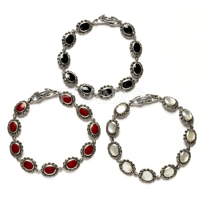 Bracelet in sterling silver and marquise stones.