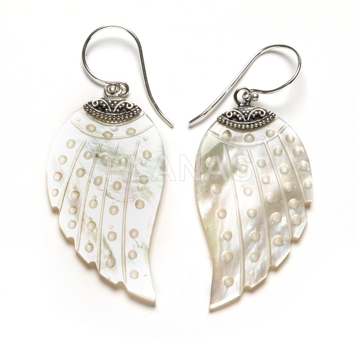 Earrings in sterling silver and mother of pearl. to the.